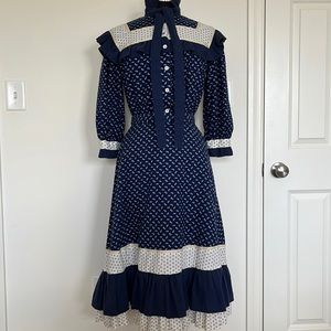 VTG Square Dancing Set
